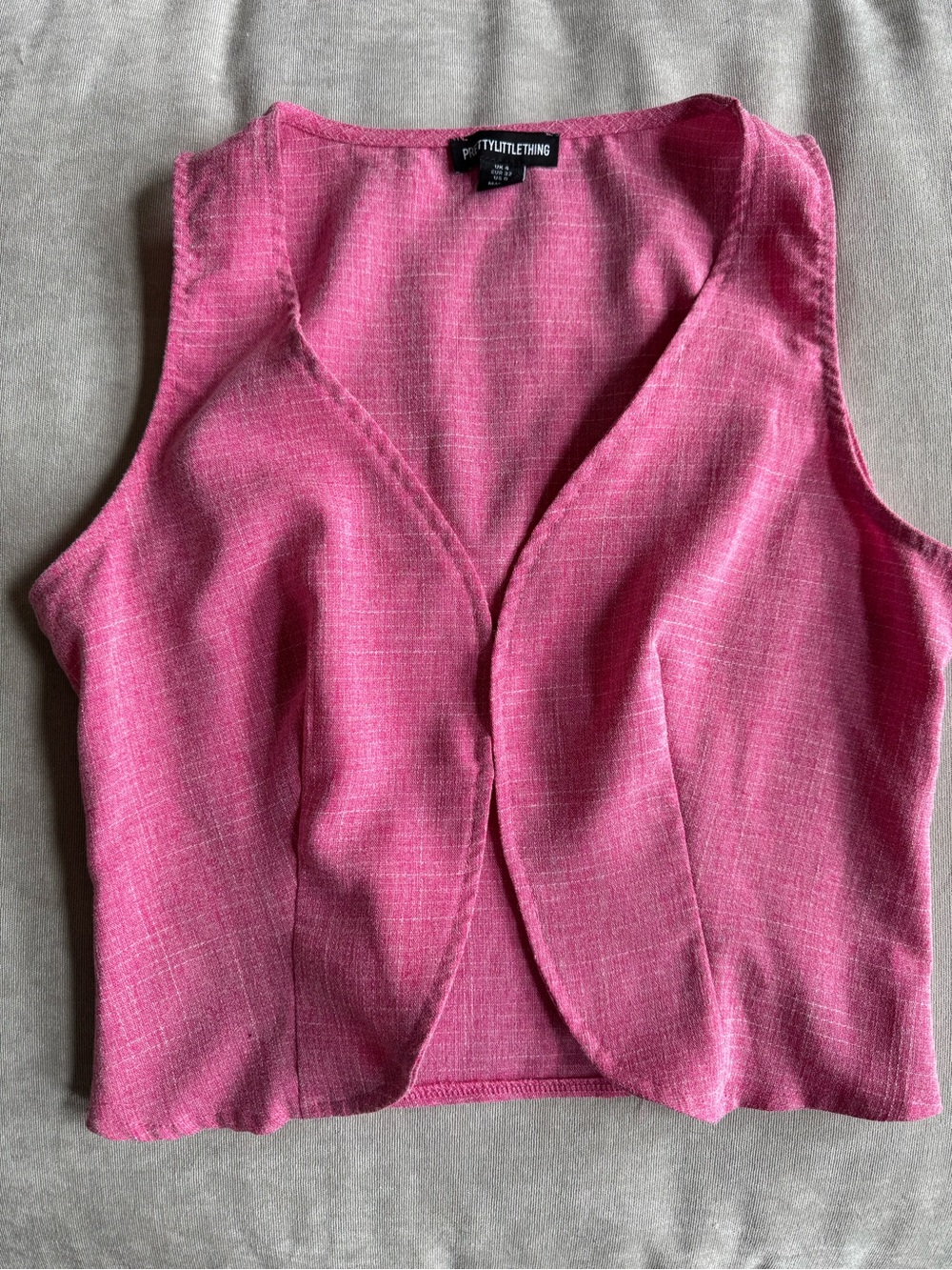 PrettyLittleThing Hot Pink V-Neck Sleeveless Crop Top